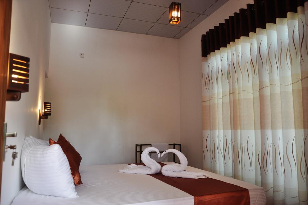 Hotel Coconut Garden House Udawalawe Esterno foto