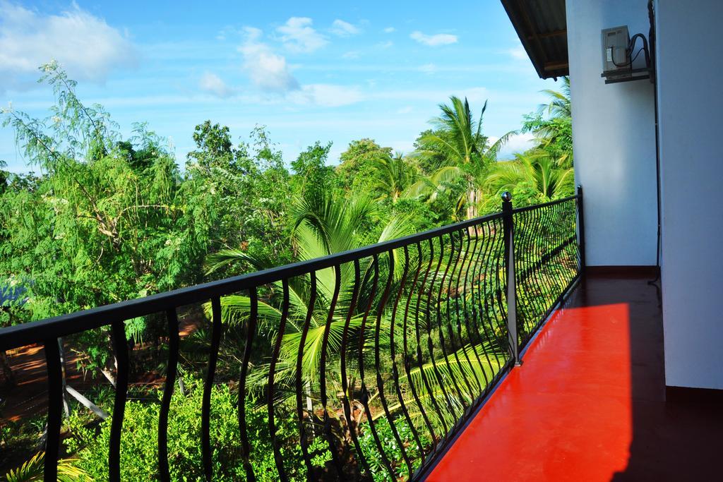 Hotel Coconut Garden House Udawalawe Esterno foto