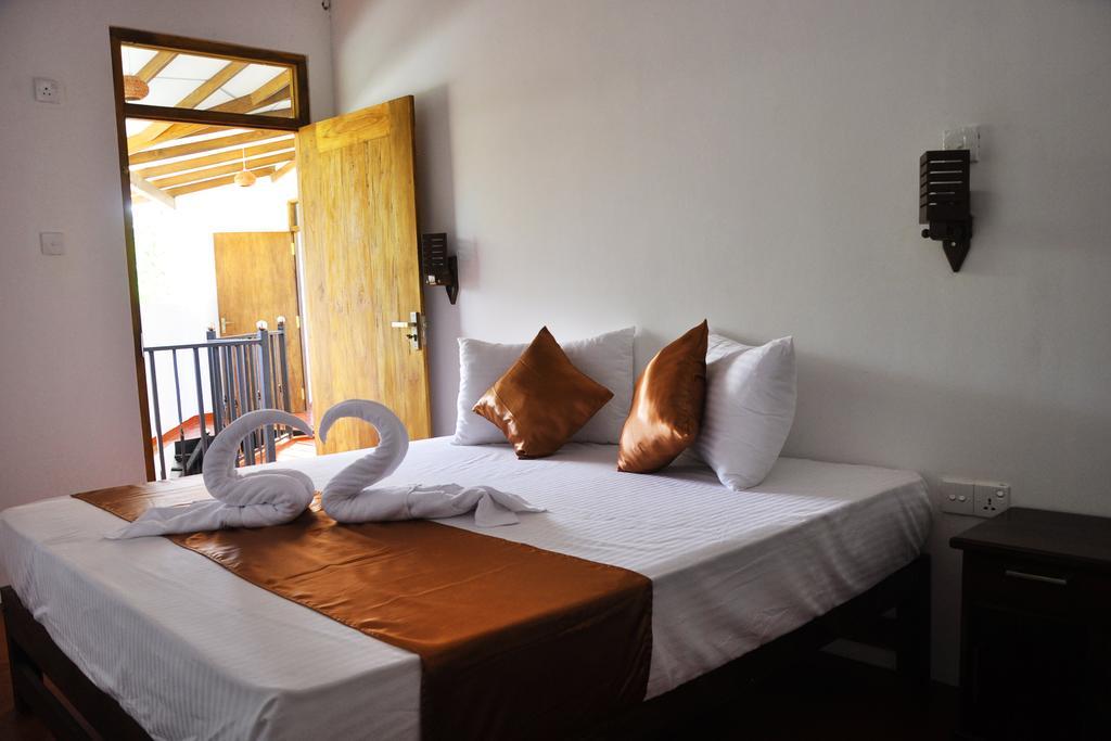 Hotel Coconut Garden House Udawalawe Esterno foto
