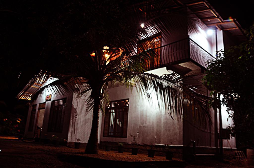 Hotel Coconut Garden House Udawalawe Esterno foto