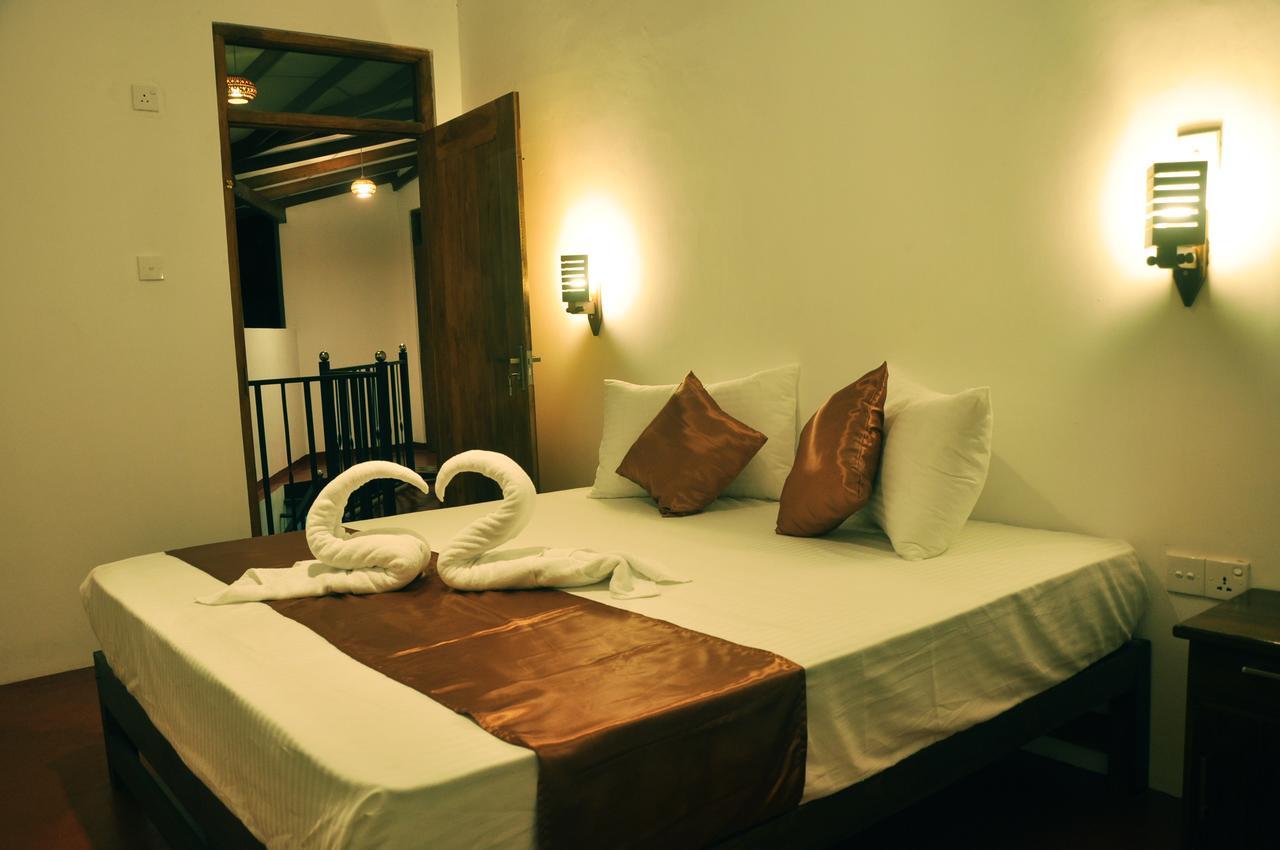 Hotel Coconut Garden House Udawalawe Esterno foto